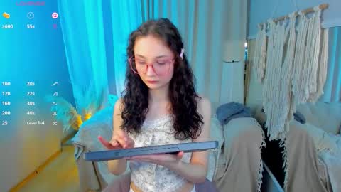 Snapshot of milliminimouse chatting on 10/11/25, 06:17 milliminimouse online show from 10/11/25, 06:17