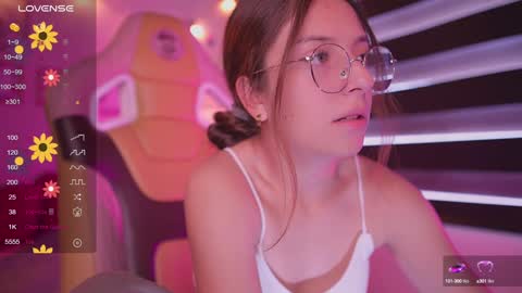 Snapshot of milly_kenner chatting on 12/04/24, 04:27 MILLY online show from 12/04/24, 04:27