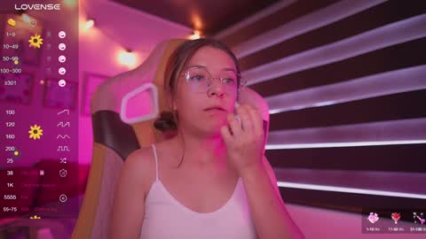 Snapshot of milly_kenner chatting on 12/04/24, 07:34 MILLY online show from 12/04/24, 07:34