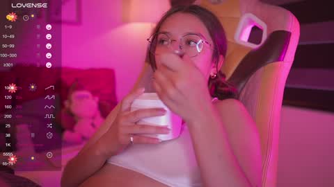 Snapshot of milly_kenner chatting on 12/04/24, 10:41 MILLY online show from 12/04/24, 10:41