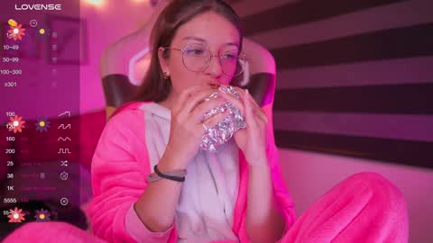 Snapshot of milly_kenner chatting on 12/05/24, 11:40 MILLY online show from 12/05/24, 11:40