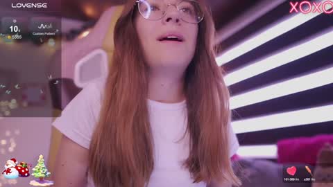 Snapshot of milly_kenner chatting on 12/17/24, 04:43 MILLY online show from 12/17/24, 04:43