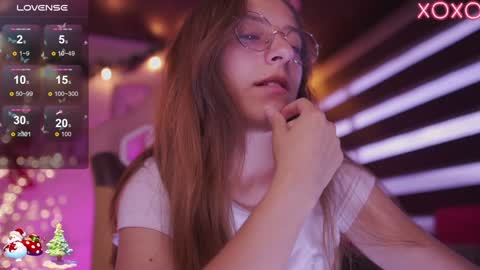 Snapshot of milly_kenner chatting on 12/17/24, 10:54 MILLY online show from 12/17/24, 10:54