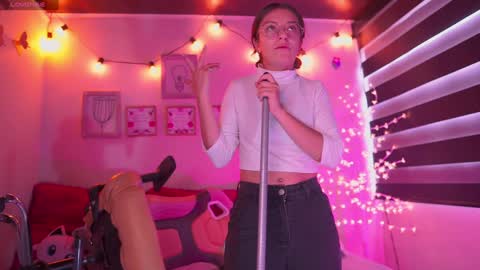 Snapshot of milly_kenner chatting on 01/25/25, 06:57 MILLY online show from 01/25/25, 06:57