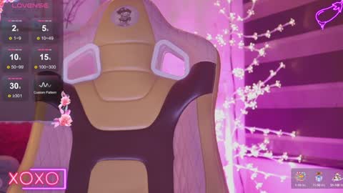 Snapshot of milly_kenner chatting on 02/05/25, 01:04 MILLY online show from 02/05/25, 01:04