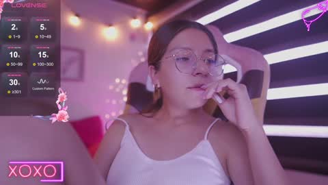 Snapshot of milly_kenner chatting on 02/08/25, 06:33 MILLY online show from 02/08/25, 06:33