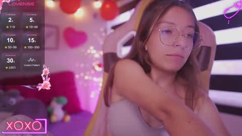 Snapshot of milly_kenner chatting on 02/11/25, 08:42 MILLY online show from 02/11/25, 08:42