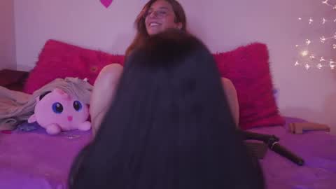 Snapshot of milly_kenner chatting on 02/14/25, 12:19 MILLY online show from 02/14/25, 12:19