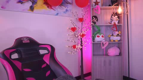 Snapshot of milly_kenner chatting on 02/21/25, 07:10 MILLY online show from 02/21/25, 07:10