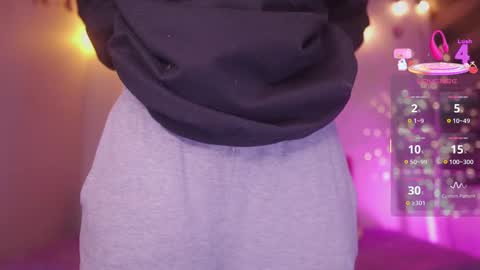 Snapshot of milly_kenner chatting on 03/08/25, 01:17 MILLY online show from 03/08/25, 01:17