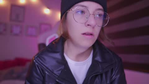 Snapshot of milly_kenner chatting on 03/09/25, 11:36 MILLY online show from 03/09/25, 11:36