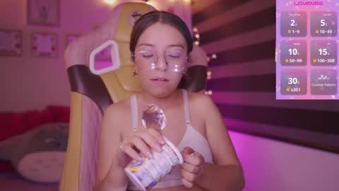 Snapshot of milly_kenner chatting on 03/10/25, 11:06 MILLY online show from 03/10/25, 11:06