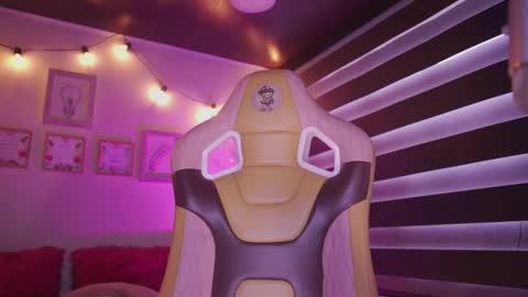 Snapshot of milly_kenner chatting on 09/09/25, 06:40 MILLY online show from 09/09/25, 06:40