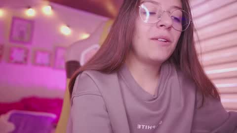 Snapshot of milly_kenner chatting on 03/16/26, 07:18 MILLY online show from 03/16/26, 07:18