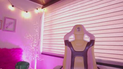 Snapshot of milly_kenner chatting on 03/17/26, 07:28 MILLY online show from 03/17/26, 07:28