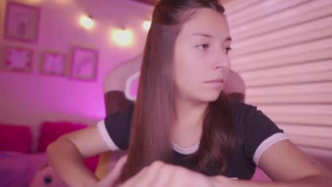 Snapshot of milly_kenner chatting on 04/08/26, 08:20 MILLY online show from 04/08/26, 08:20