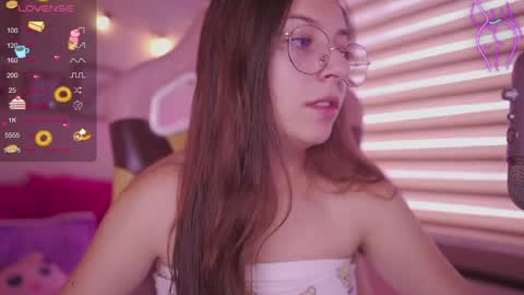 Snapshot of milly_kenner chatting on 04/16/26, 07:03 MILLY online show from 04/16/26, 07:03