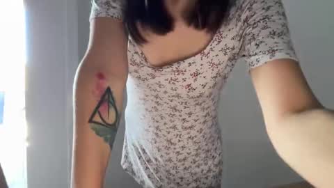 Snapshot of millypetite chatting on 11/24/25, 02:11 Milly online show from 11/24/25, 02:11