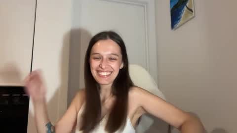 Snapshot of millypetite chatting on 04/21/26, 09:15 Milly online show from 04/21/26, 09:15