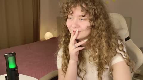 milounee online show from 02/09/26, 05:44