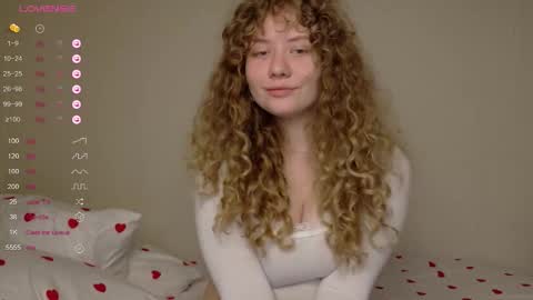 Snapshot of milounee chatting on 03/21/26, 03:55 milounee online show from 03/21/26, 03:55