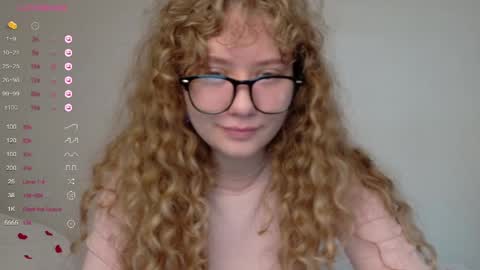 Snapshot of milounee chatting on 03/22/26, 06:17 milounee online show from 03/22/26, 06:17