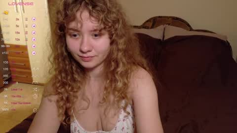 Snapshot of milounee chatting on 04/09/26, 12:32 milounee online show from 04/09/26, 12:32