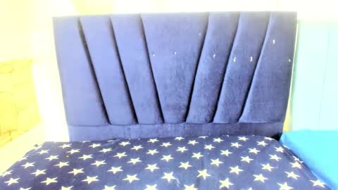 milu_18_ online show from 10/26/25, 12:00