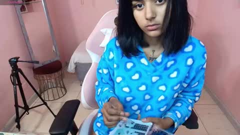 milu_carbajal_x online show from 01/12/26, 08:14