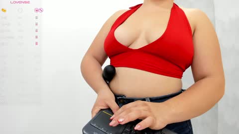 Snapshot of milu_gomez chatting on 12/18/24, 07:52 Milu Gomez online show from 12/18/24, 07:52