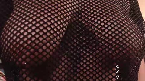 Milu Wallace  online show from 10/28/25, 05:22