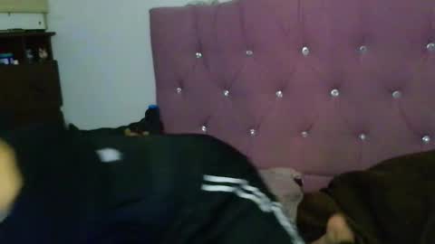 Snapshot of milucortes2529 chatting on 09/27/25, 03:22 vaiolet 25 online show from 09/27/25, 03:22