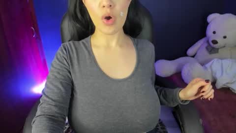 Snapshot of milufontier chatting on 12/16/25, 03:33 Milu Fontier online show from 12/16/25, 03:33