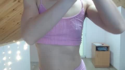 Snapshot of milusea chatting on 12/16/24, 12:38 milusea online show from 12/16/24, 12:38