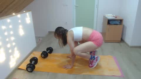 Snapshot of milusea chatting on 12/17/24, 02:11 milusea online show from 12/17/24, 02:11