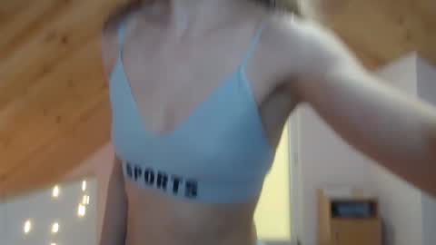 Snapshot of milusea chatting on 12/31/24, 01:19 milusea online show from 12/31/24, 01:19