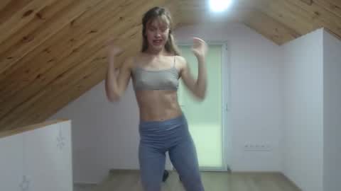 Snapshot of milusea chatting on 10/01/25, 11:38 milusea online show from 10/01/25, 11:38