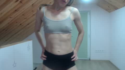 Snapshot of milusea chatting on 10/28/25, 04:31 milusea online show from 10/28/25, 04:31