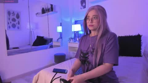 Snapshot of miluu_dh chatting on 11/13/25, 12:37 Miluu DH online show from 11/13/25, 12:37