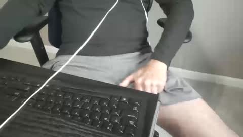 Snapshot of milwaukeebadger24 chatting on 10/15/25, 01:00 milwaukeebadger24 online show from 10/15/25, 01:00