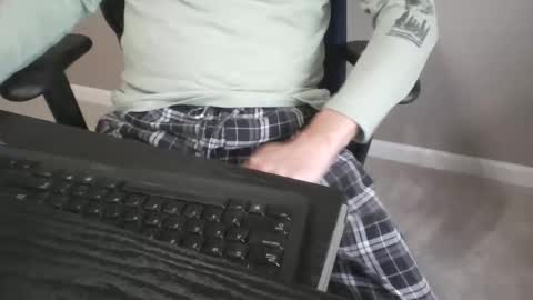 Snapshot of milwaukeebadger24 chatting on 10/29/25, 12:51 milwaukeebadger24 online show from 10/29/25, 12:51