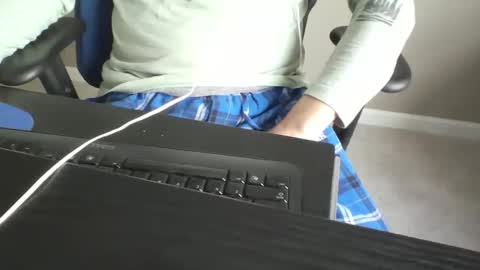 Snapshot of milwaukeebadger24 chatting on 12/05/25, 03:30 milwaukeebadger24 online show from 12/05/25, 03:30