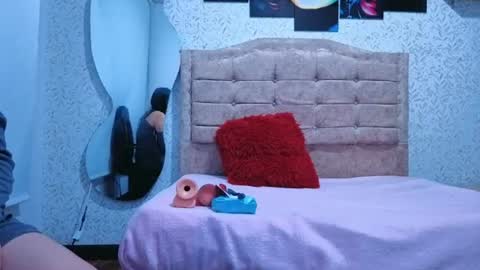 mily online show from 07/04/26, 03:02