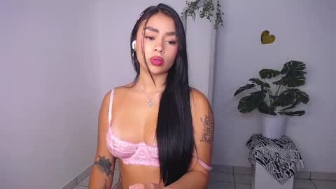 Snapshot of mily_ortiz chatting on 04/18/26, 05:17 Mily Ortiz online show from 04/18/26, 05:17