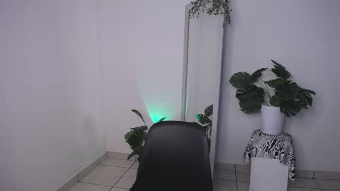 Snapshot of mily_ortiz chatting on 05/11/26, 04:04 Mily Ortiz online show from 05/11/26, 04:04