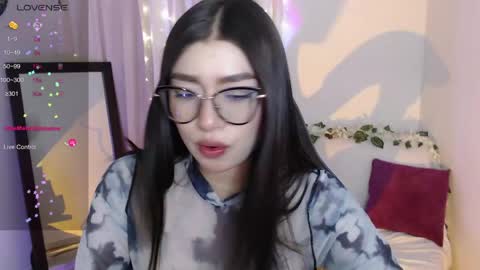 Snapshot of mily_thomson_b chatting on 04/05/26, 10:18 Mily online show from 04/05/26, 10:18