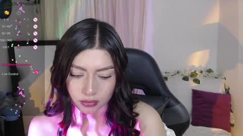 Snapshot of mily_thomson_b chatting on 04/20/26, 11:06 Mily online show from 04/20/26, 11:06