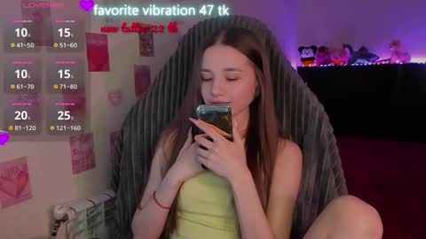 Snapshot of milyamess chatting on 03/15/26, 06:36 Emily online show from 03/15/26, 06:36