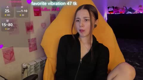 Snapshot of milyamess chatting on 03/26/26, 04:12 Emily online show from 03/26/26, 04:12