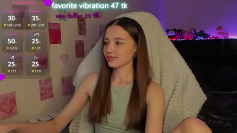 Snapshot of milyamess chatting on 04/05/26, 07:22 Emily online show from 04/05/26, 07:22